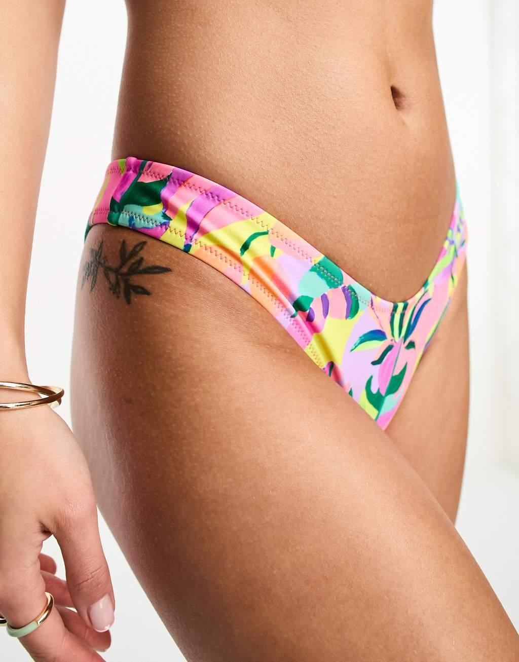 Kulani Kinis Vintage V bikini bottom in Zango Tango print Product Image