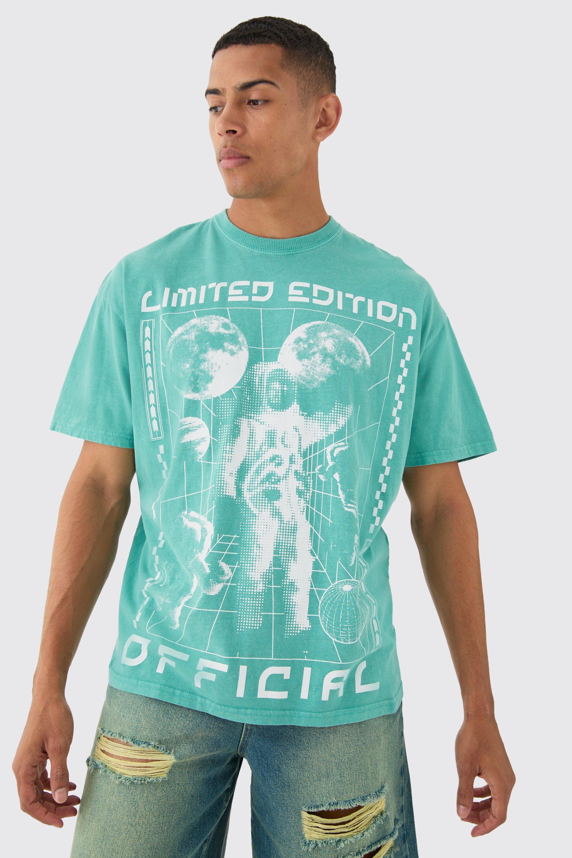 Oversized Washed Astronaut Graphic T-shirt | boohooMAN USA Product Image