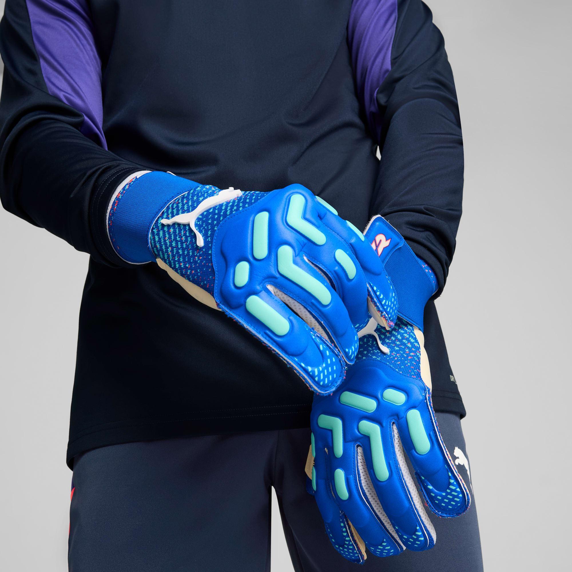 FUTURE Pro Hybrid Goalkeeper Gloves Product Image