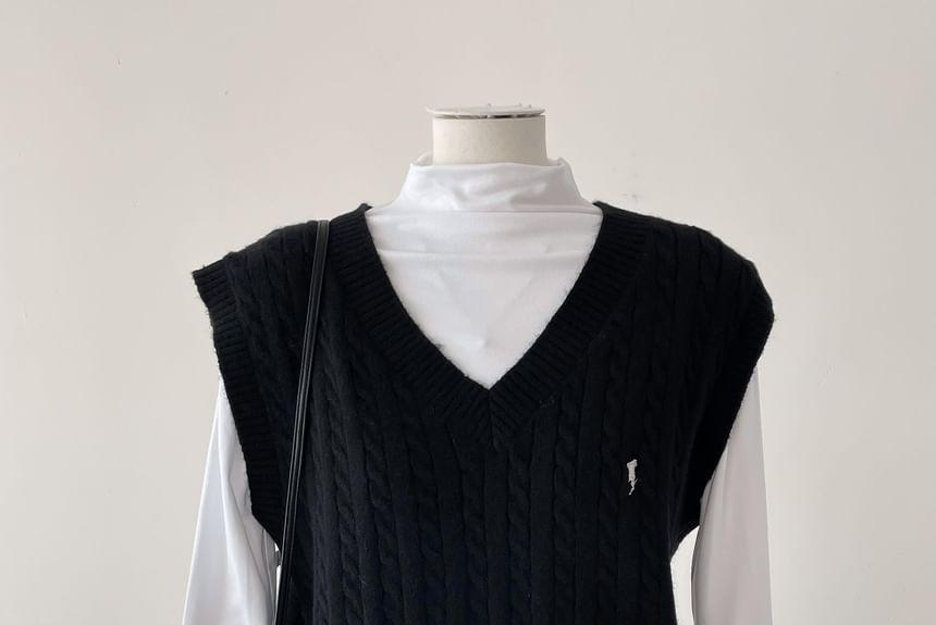 V-Neck Embroidered Cable-Knit Sweater Vest Product Image