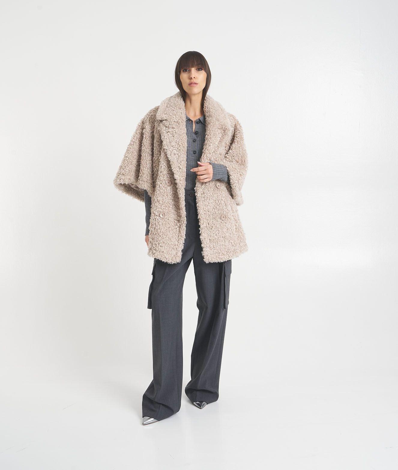 Cappotto teddy con maniche a pipistrello Female Product Image