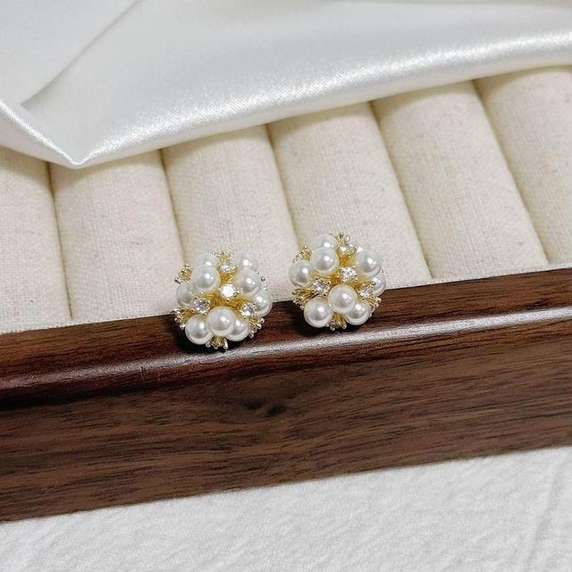 Faux Pearl Rhinestone Stud Earring Product Image