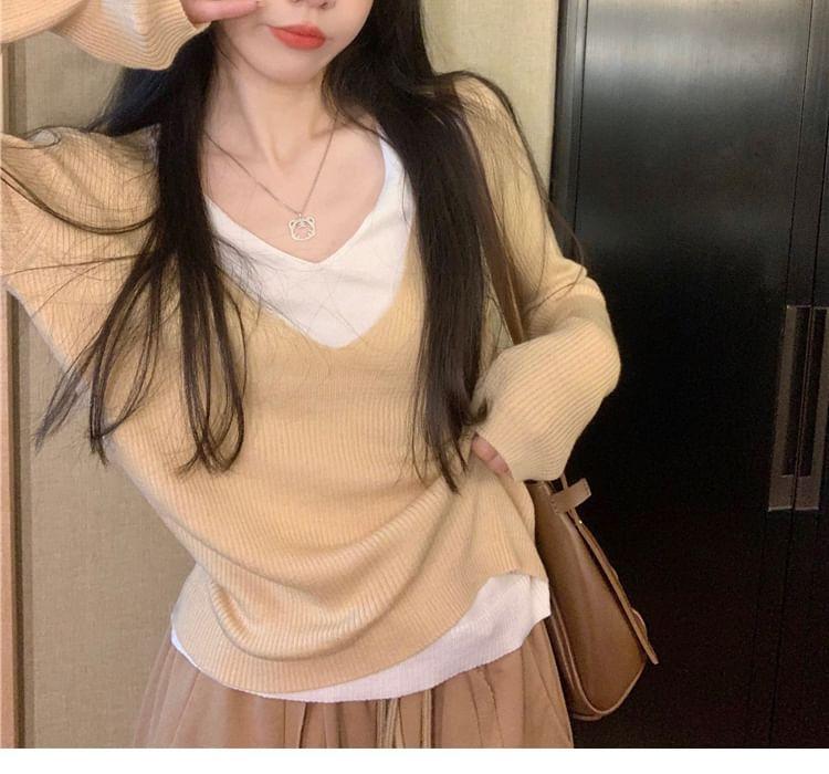 Long Sleeve V-Neck Two Tone Sweater Product Image