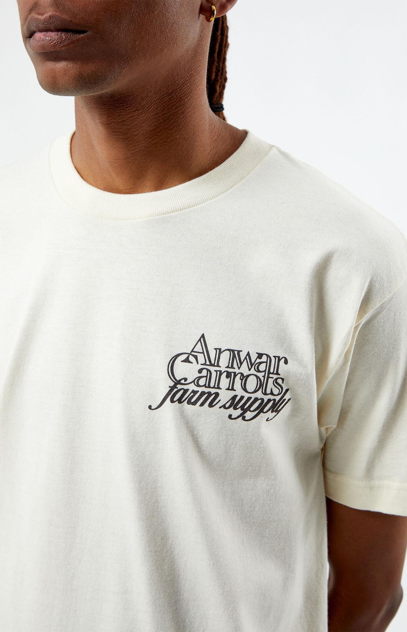 Carrots Men's Farm Supply T-Shirt Product Image