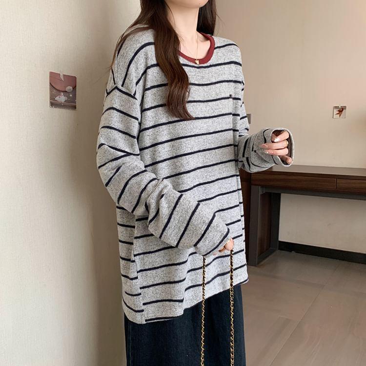 Long-Sleeve Round Neck Striped Contrast Trim T-Shirt Product Image