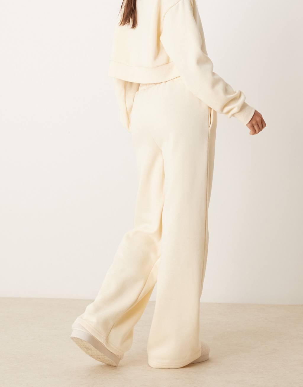 Urban Threads lounge sporty wide leg sweatpants in cream Product Image