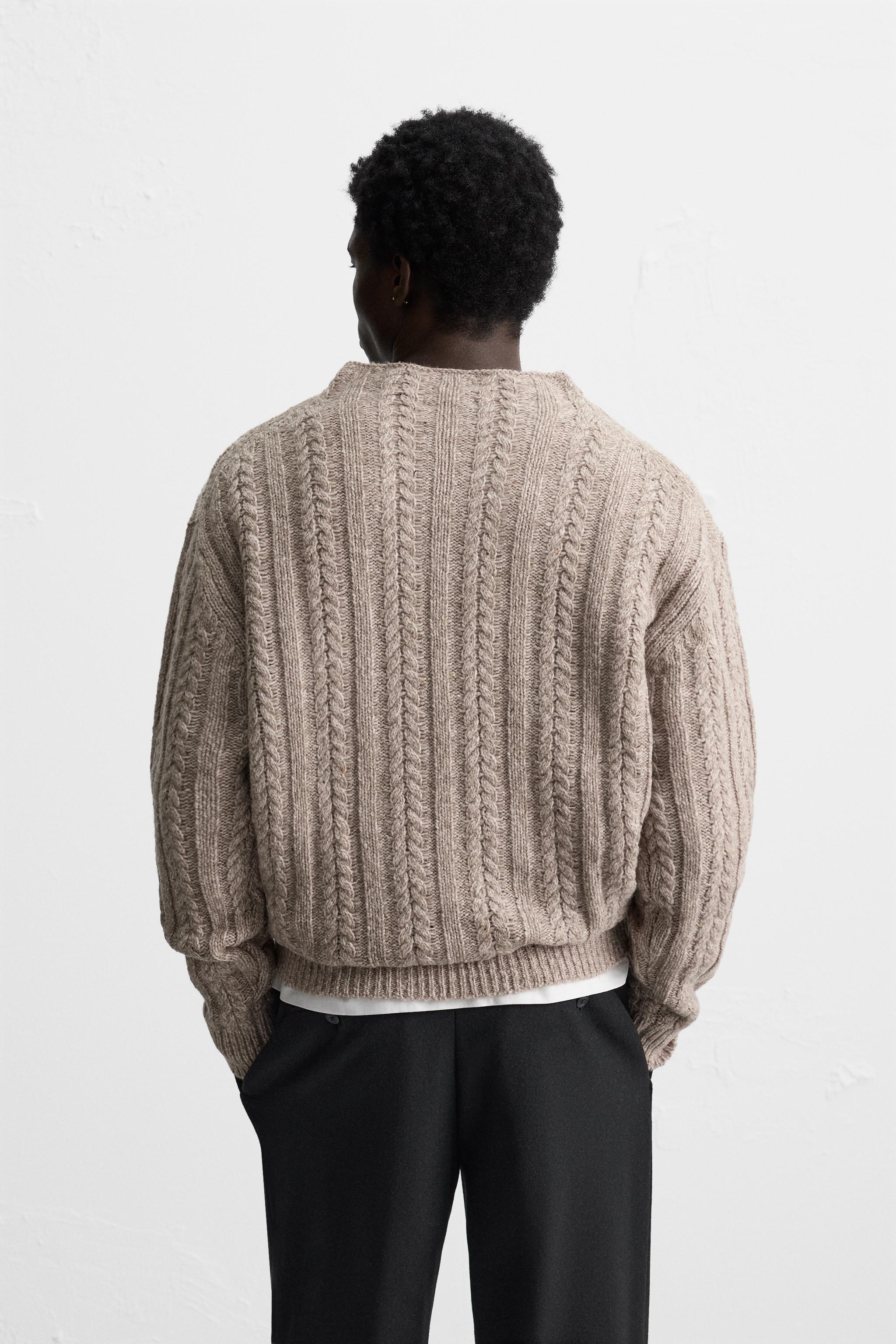 WOOL BLEND CABLE KNIT SWEATER Product Image