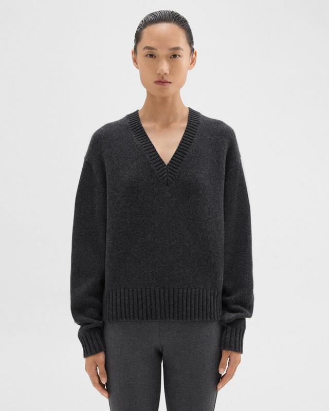 V-Neck Sweater in Recycled Wool-Cashmere Product Image