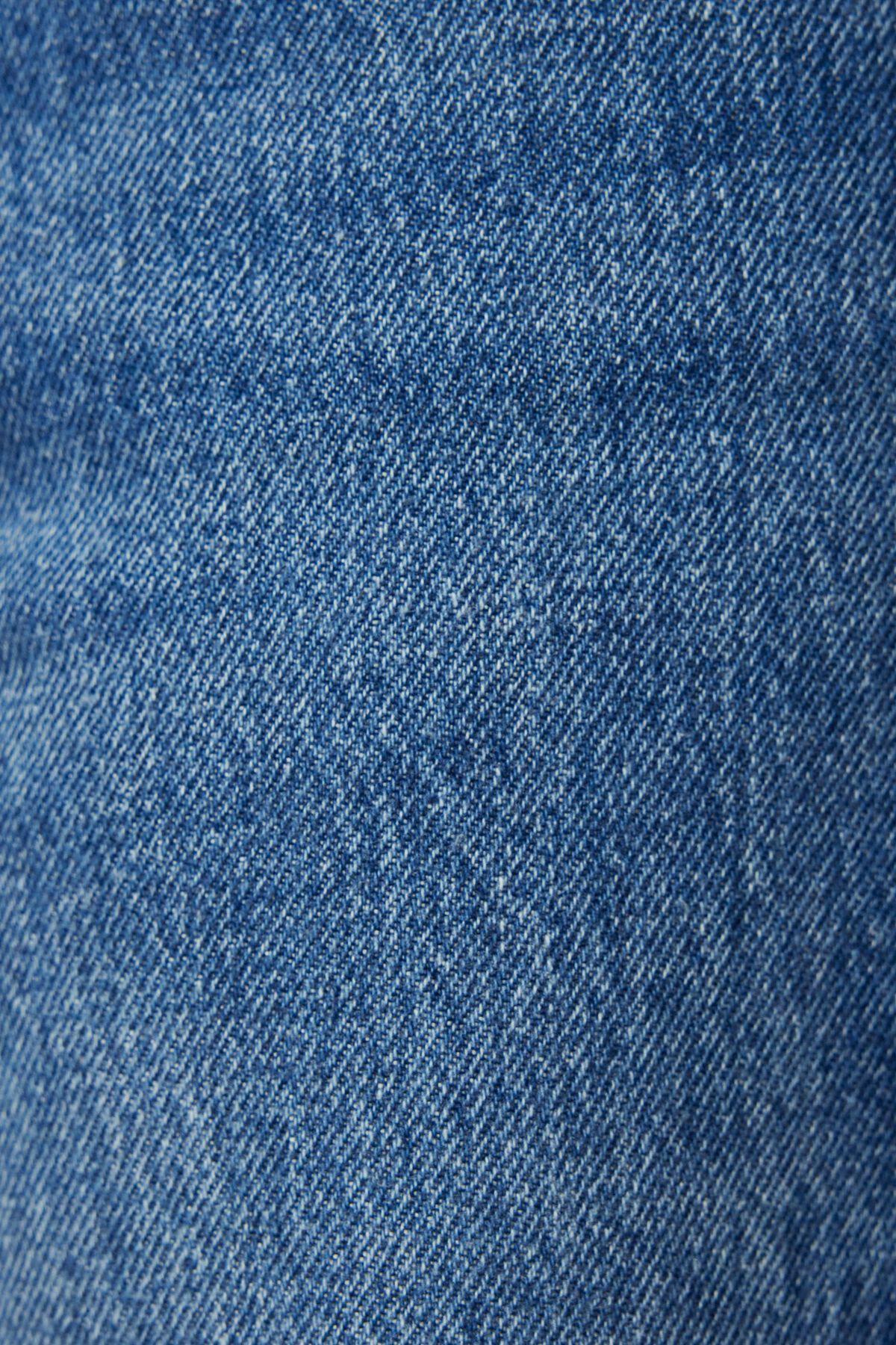 '90s Straight Jean Product Image