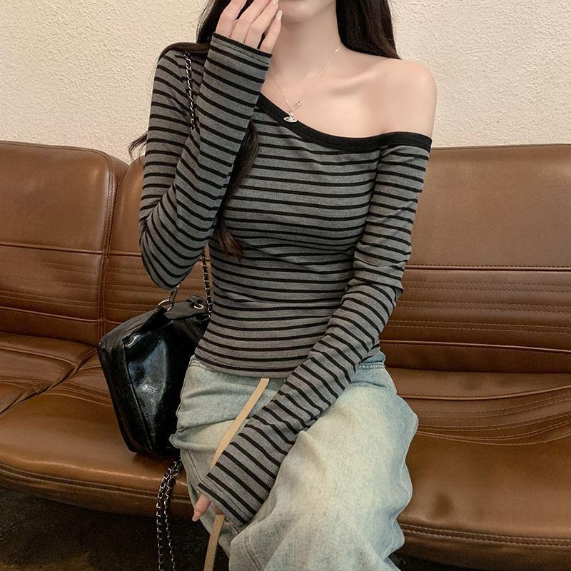 Long-Sleeve Off-Shoulder Striped Slim Fit T-Shirt Product Image