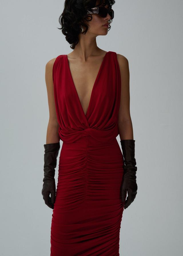 Ruched V-neck midi dress in red Product Image