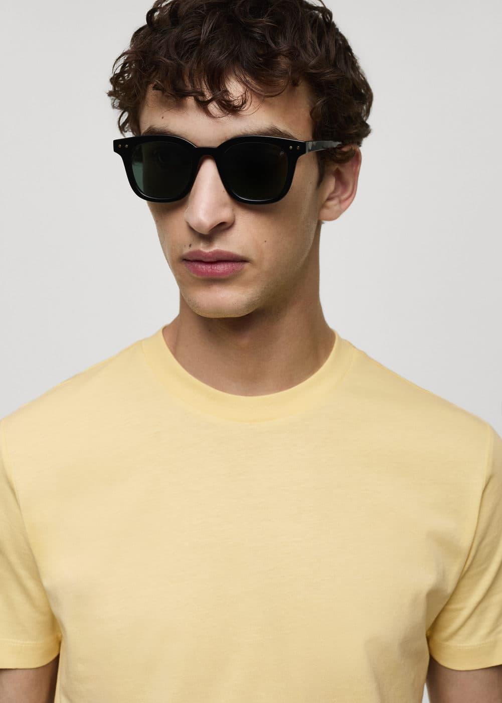 Basic cotton stretch T-shirt - Men | MANGO USA Product Image