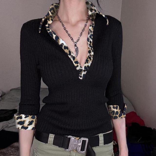 Long Sleeve Leopard Trim V-Neck Ribbed Knit Top Product Image