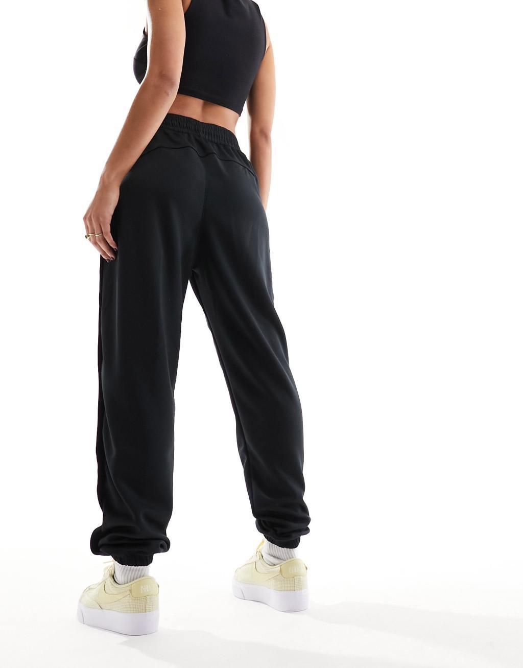 Nike Basketball Dri-FIT Retro Fly polyknit sweatpants in black Product Image