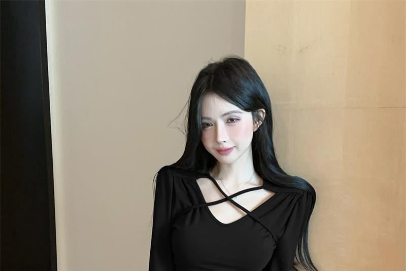 Long-Sleeve V-Neck Plain Mini Bodycon Dress Product Image