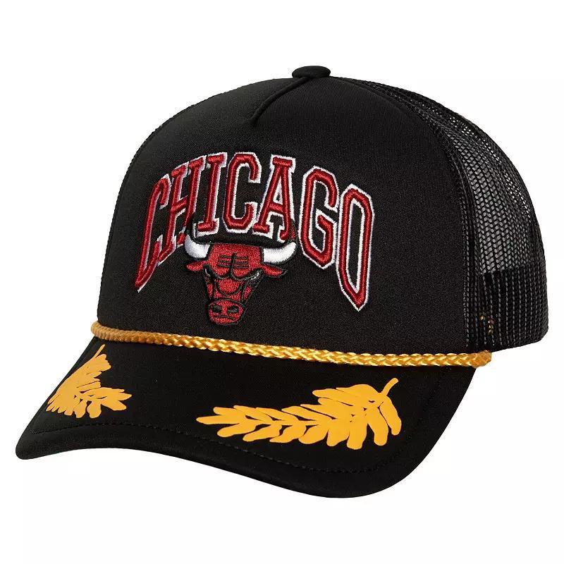 Mens Mitchell & Ness Chicago Bulls Hardwood Classics Gold Leaf Mesh Trucker Snapback Hat Product Image