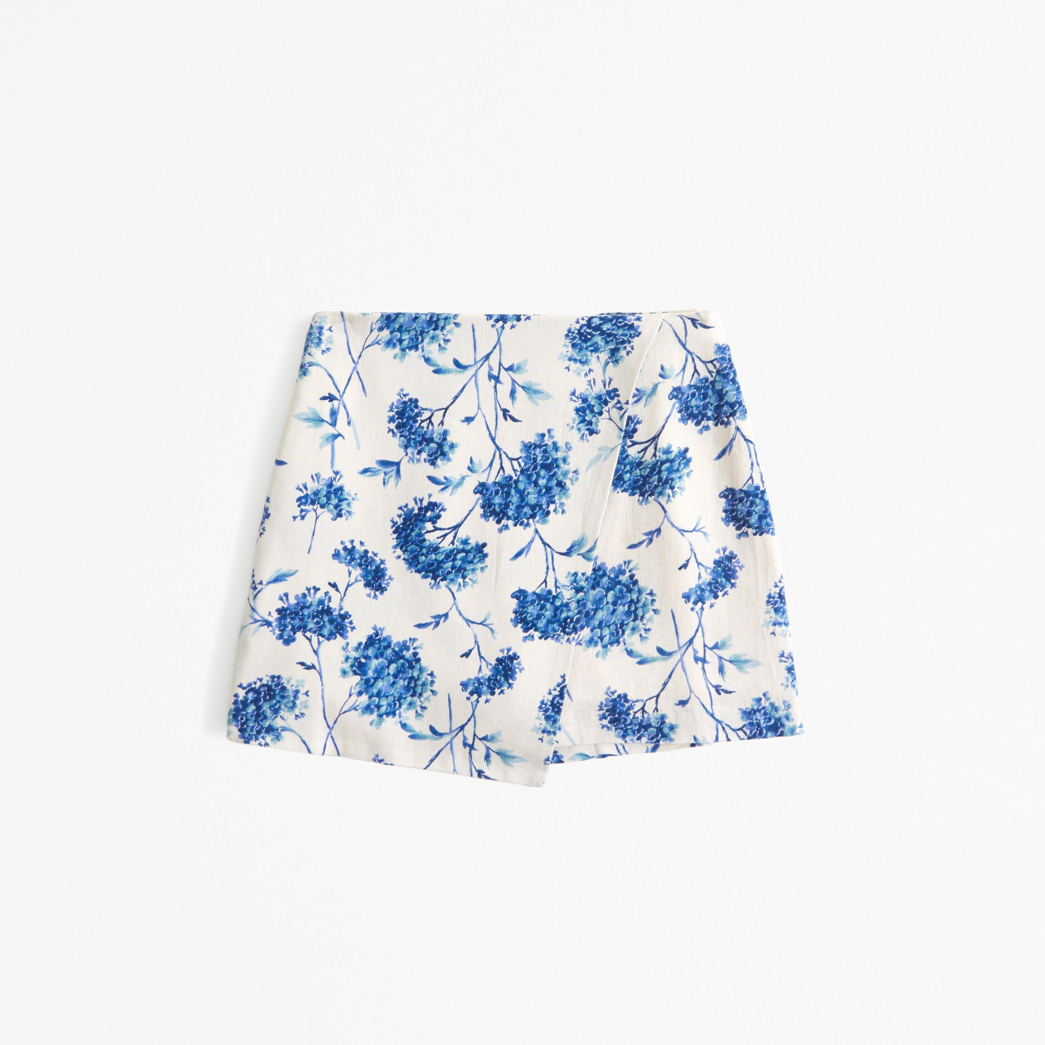 The A&F Scarlett Linen-Blend Wrap Mini Skort Product Image