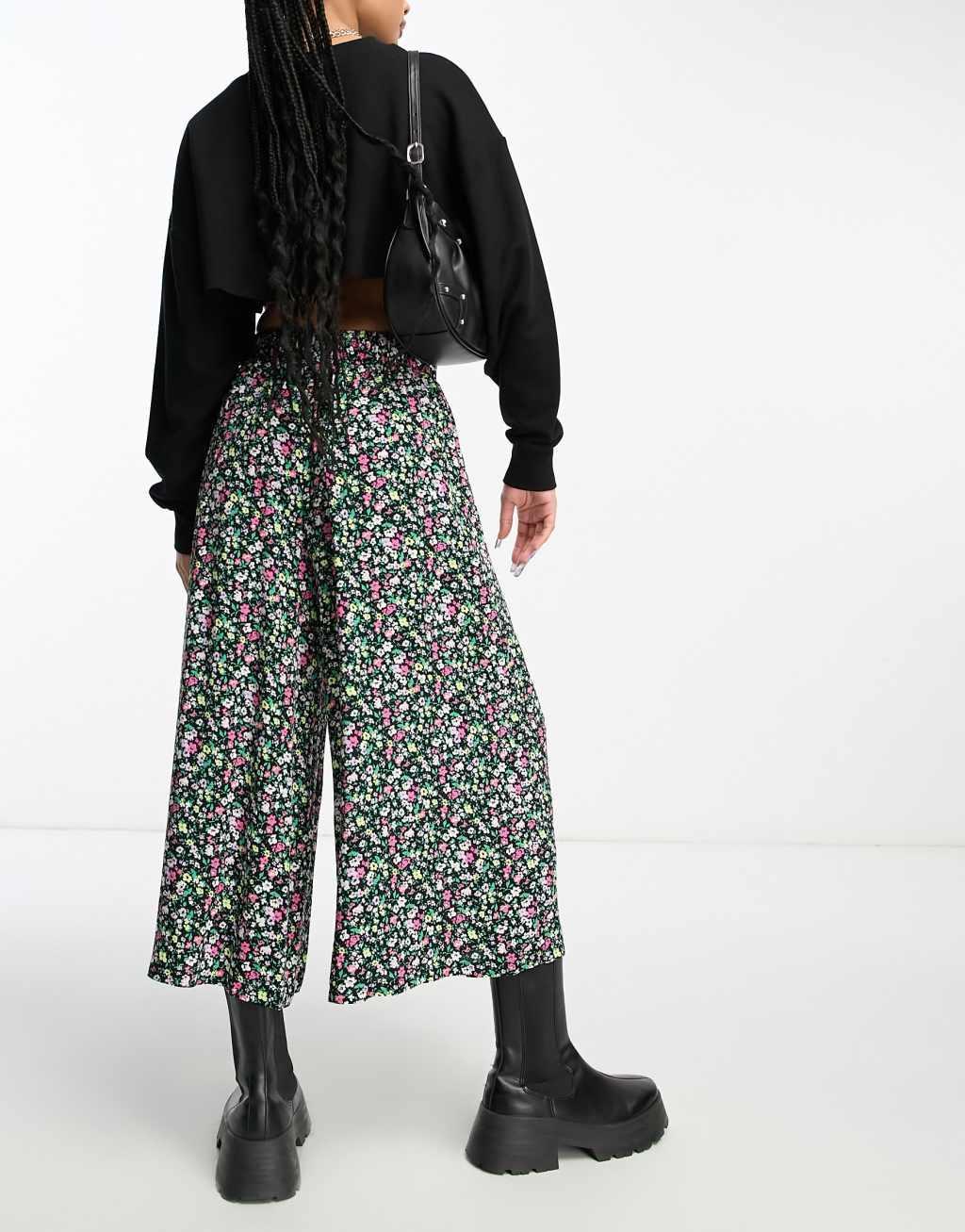 New Look Petite wide leg crop pants in black floral Product Image