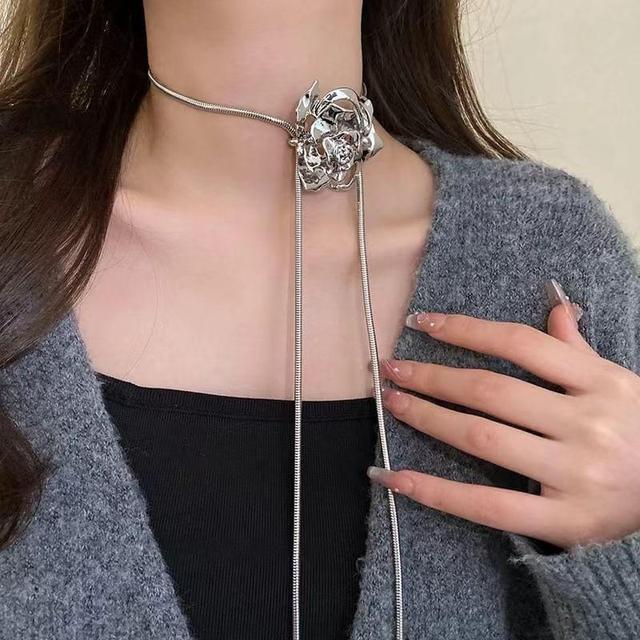 Metal Flower Choker Product Image