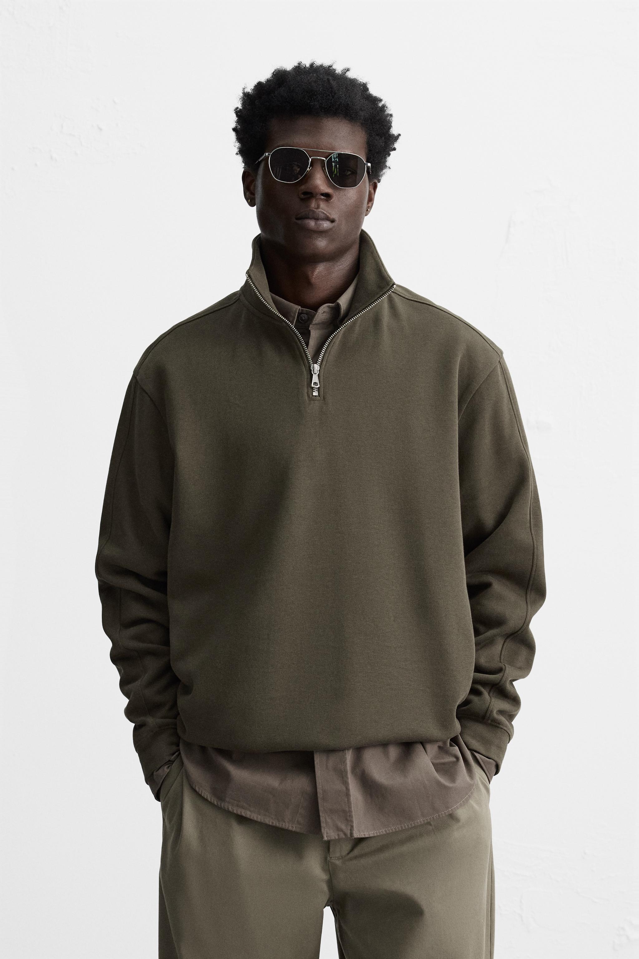 QUARTER ZIP SWEATSHIRT Product Image