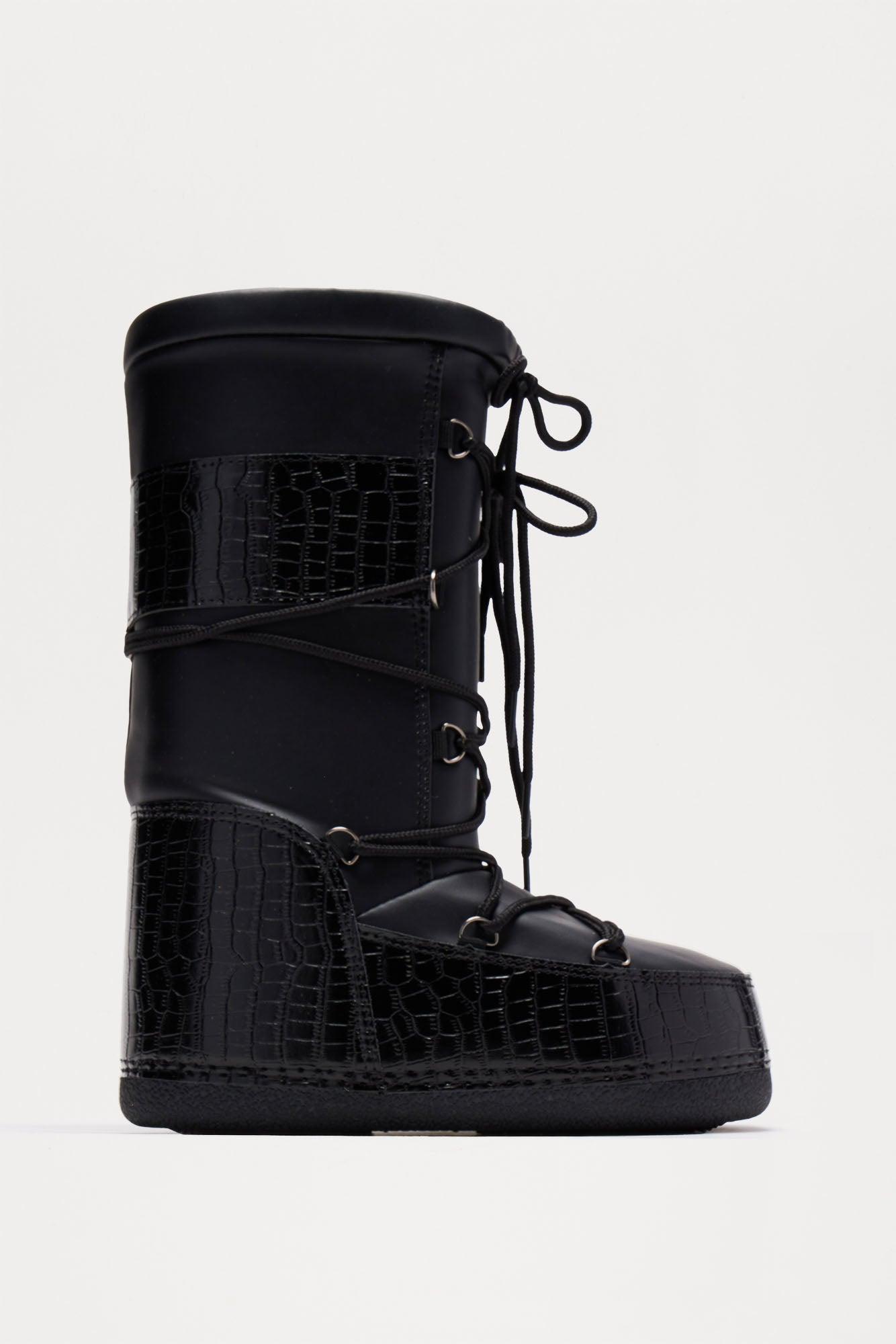 Toronto Flat Boots - Black Product Image