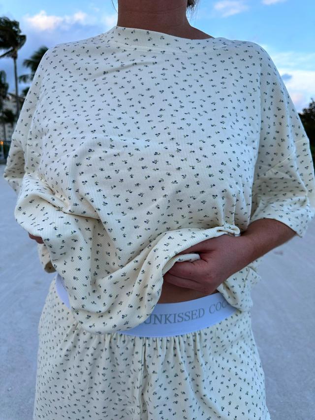 Pale Floral Short Sleeve Pajama Top Product Image