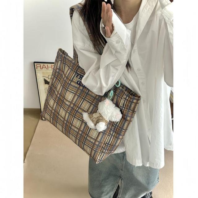 Plaid Tote Bag Product Image