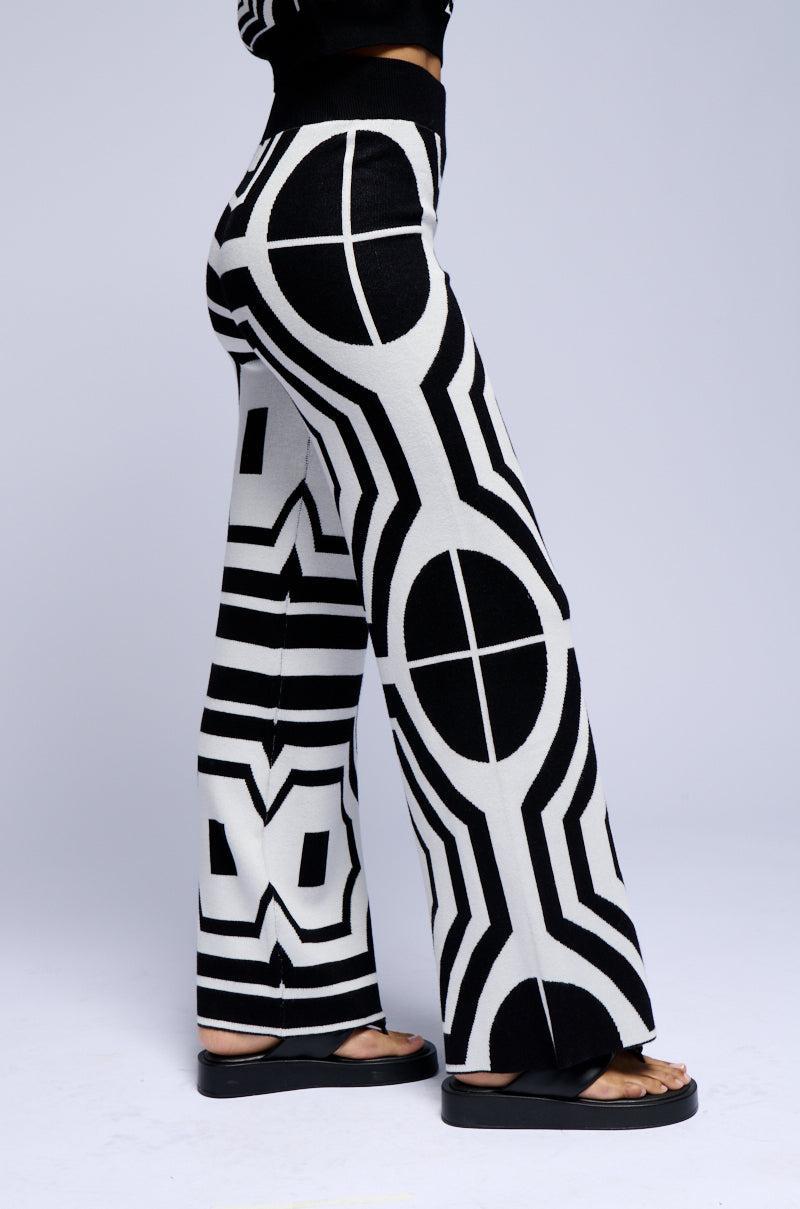 STOP AND STARE GEOMETRIC PRINT KNIT PANT Product Image