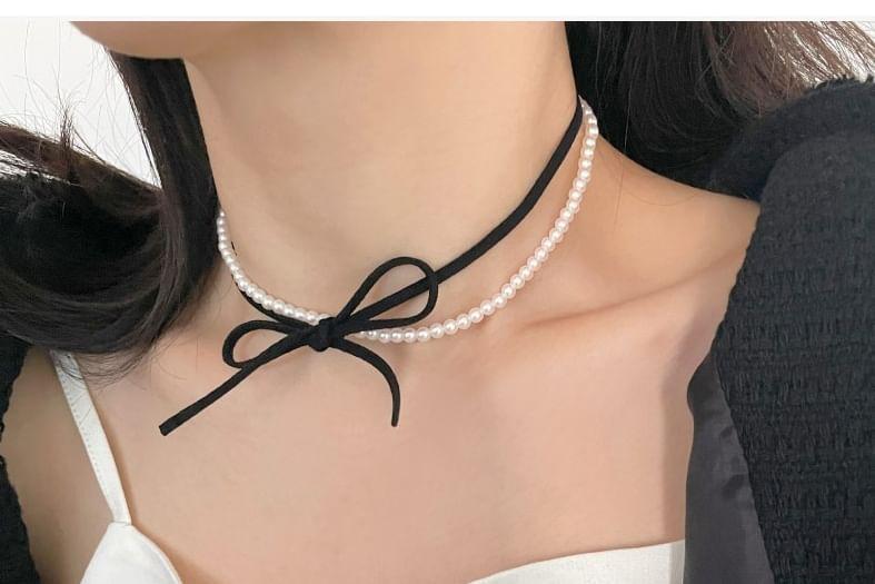 Bow Faux Pearl Choker Product Image