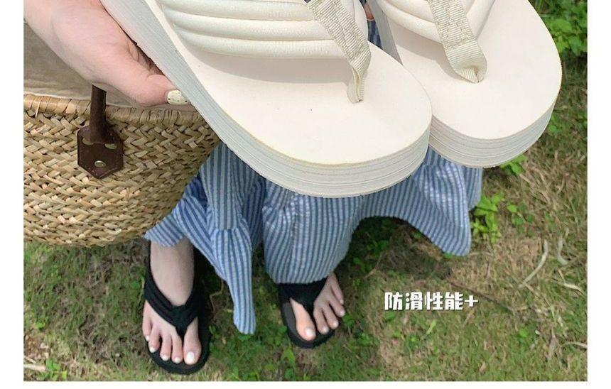 Wedge-Heel Plain Flip Flops Product Image