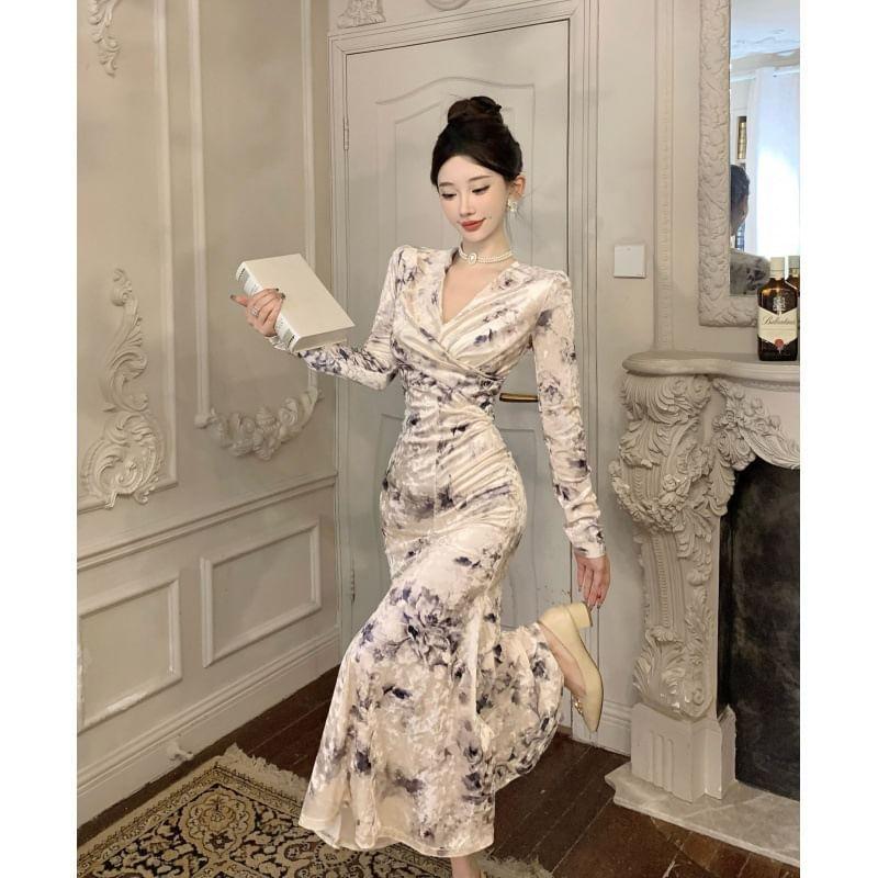 Long-Sleeve V-Neck Printed Shirred Midi Velvet Mermaid Dress Product Image