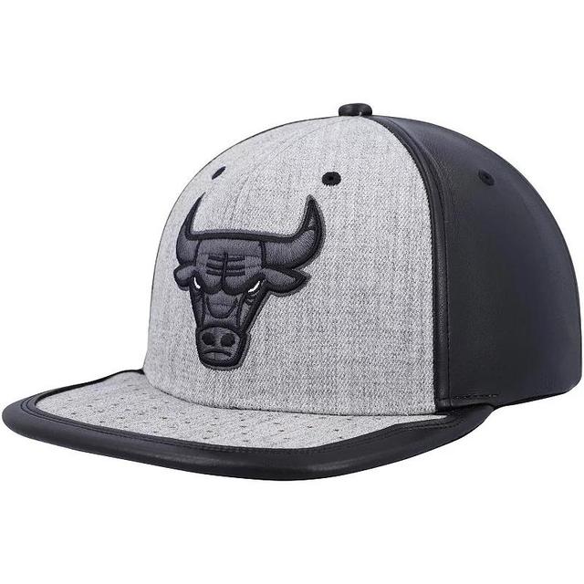 Mens Mitchell & Ness Heathered Gray Chicago Bulls Day One Snapback Hat Product Image