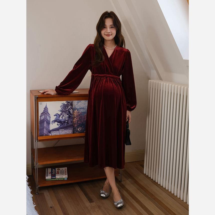 Maternity Long-Sleeve V-Neck Plain Velvet Midi A-Line Dress Product Image