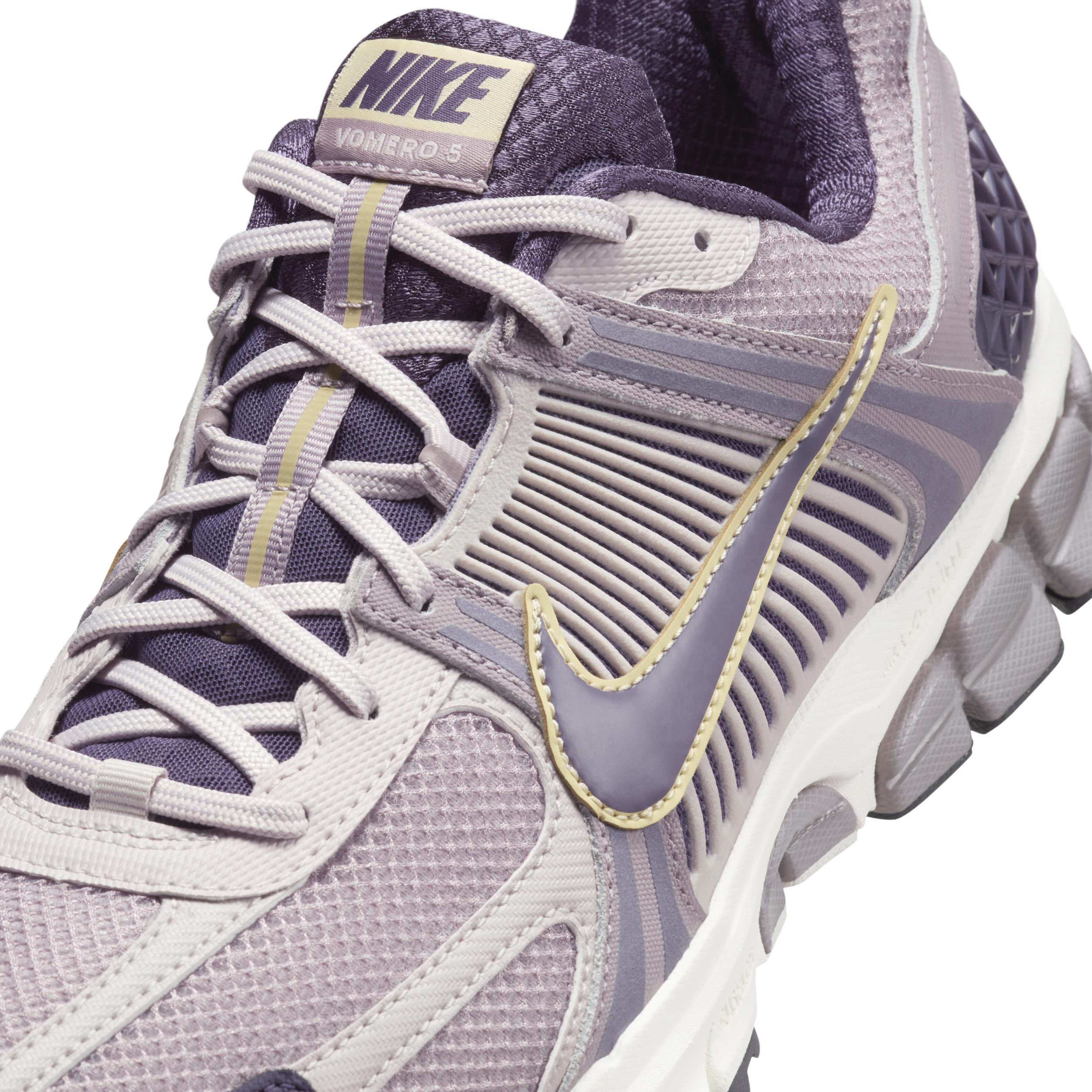 Nike Men's Zoom Vomero 5 Shoes Product Image