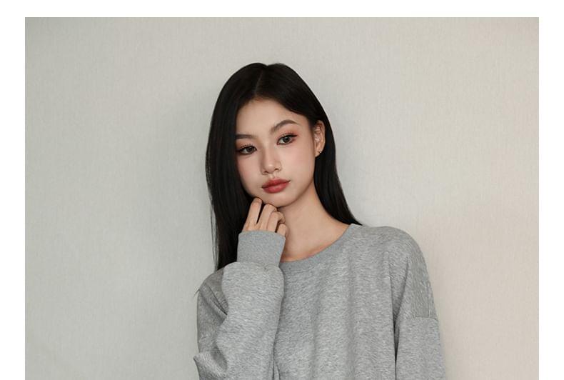 Drop Shoulder Crew Neck Plain Crop Sweatshirt Product Image