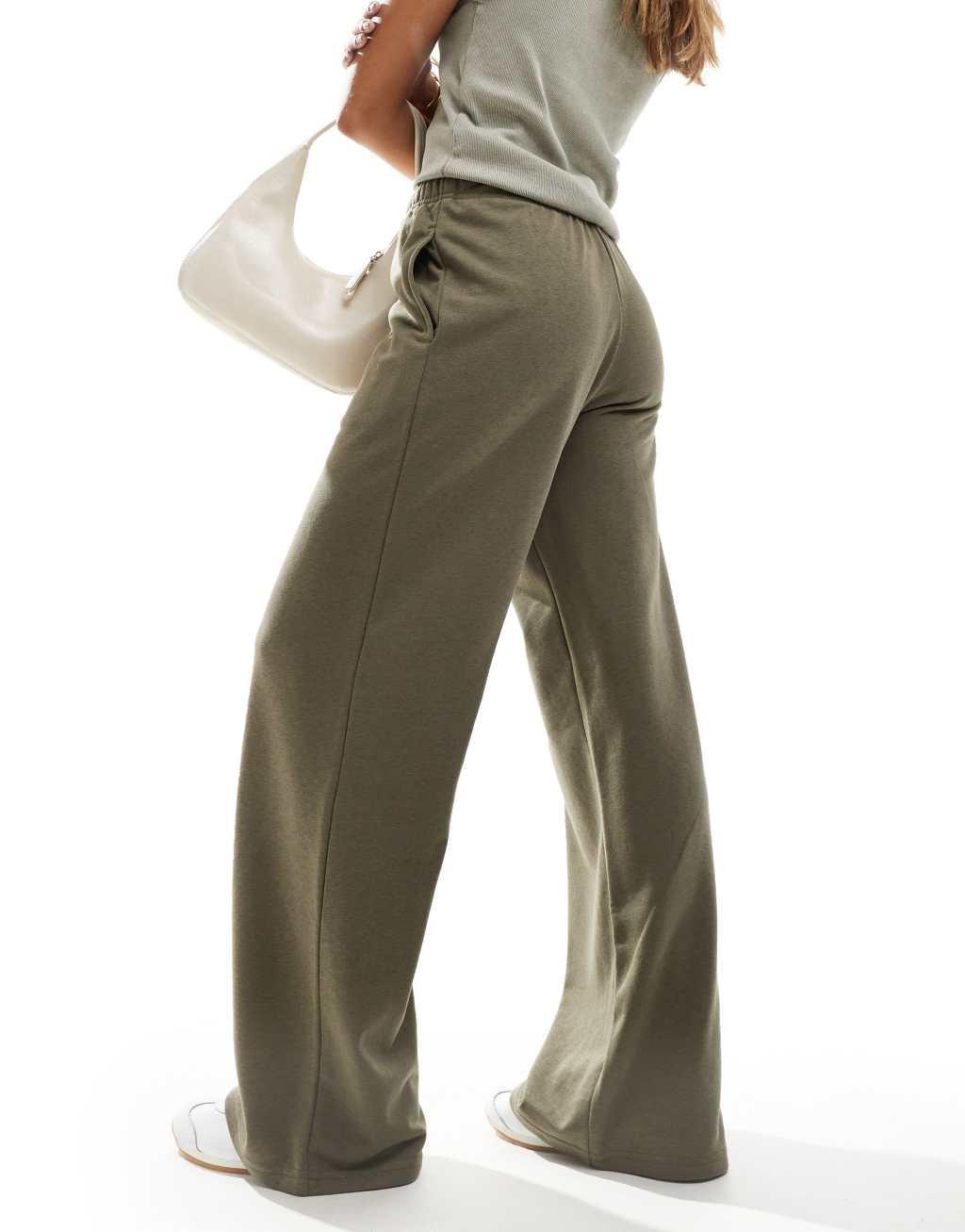 Stradivarius wide leg sweatpants in khaki Product Image