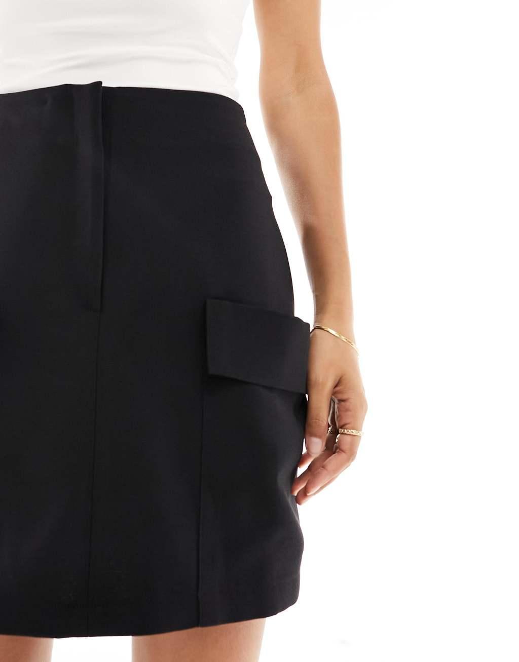 Closet London Petite A-line mini skirt with pockets in black Product Image