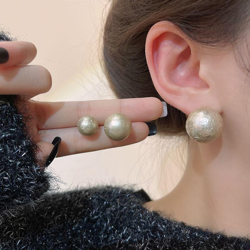 Large Pearl Ear Studs Product Image