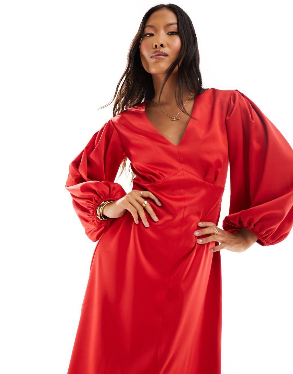 Closet London Petite balloon sleeve midaxi dress in red Product Image