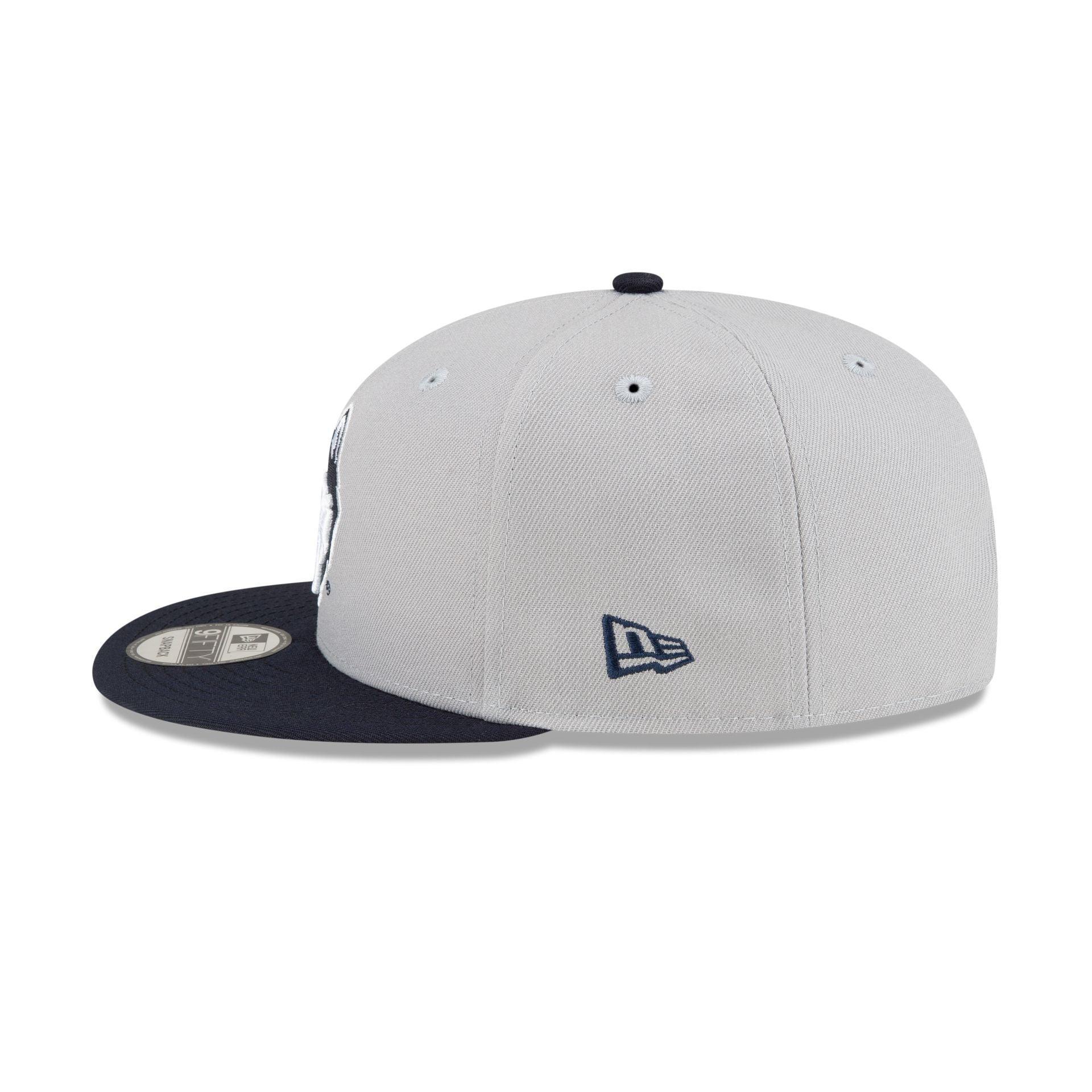 Connecticut Huskies 9FIFTY Snapback Hat Male Product Image