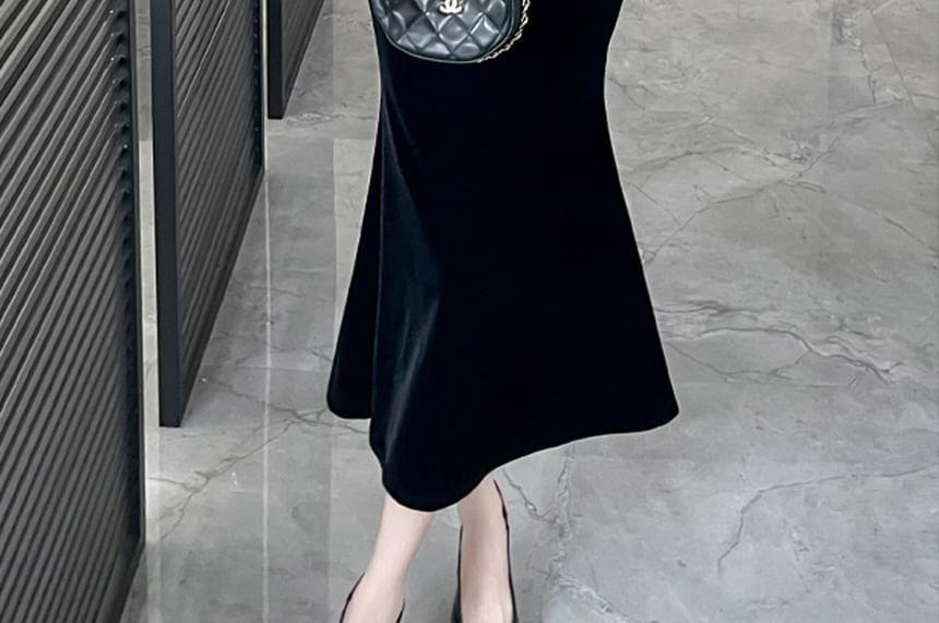 Long-Sleeve V-Neck Lace Panel Ruched Velvet Midi Mermaid Dress Product Image