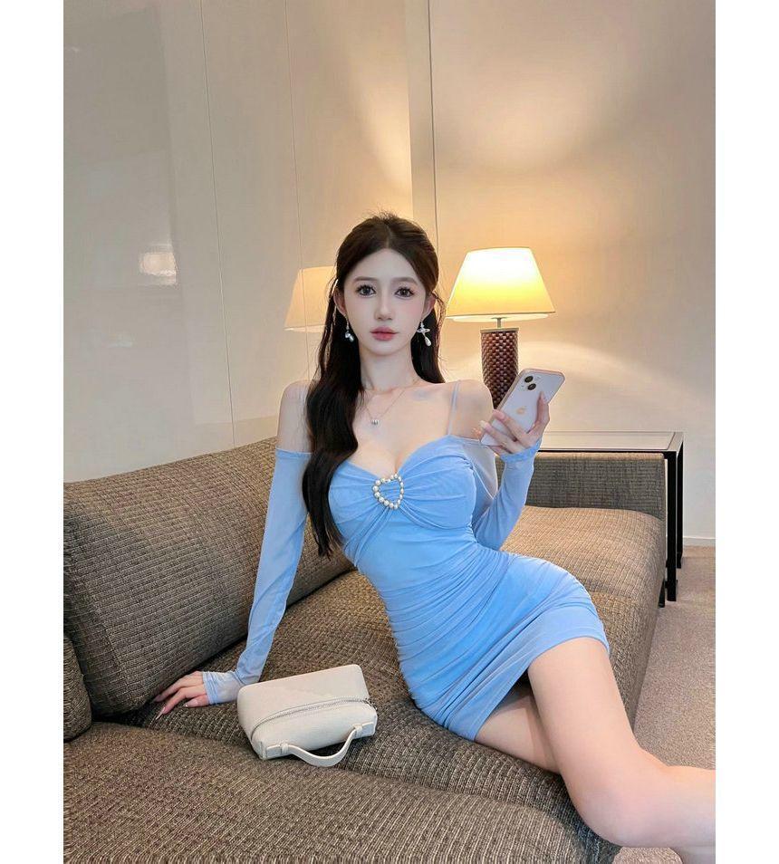 Long-Sleeve Cold-Shoulder Plain Heart Buckled Ruched Mini Bodycon Dress Product Image