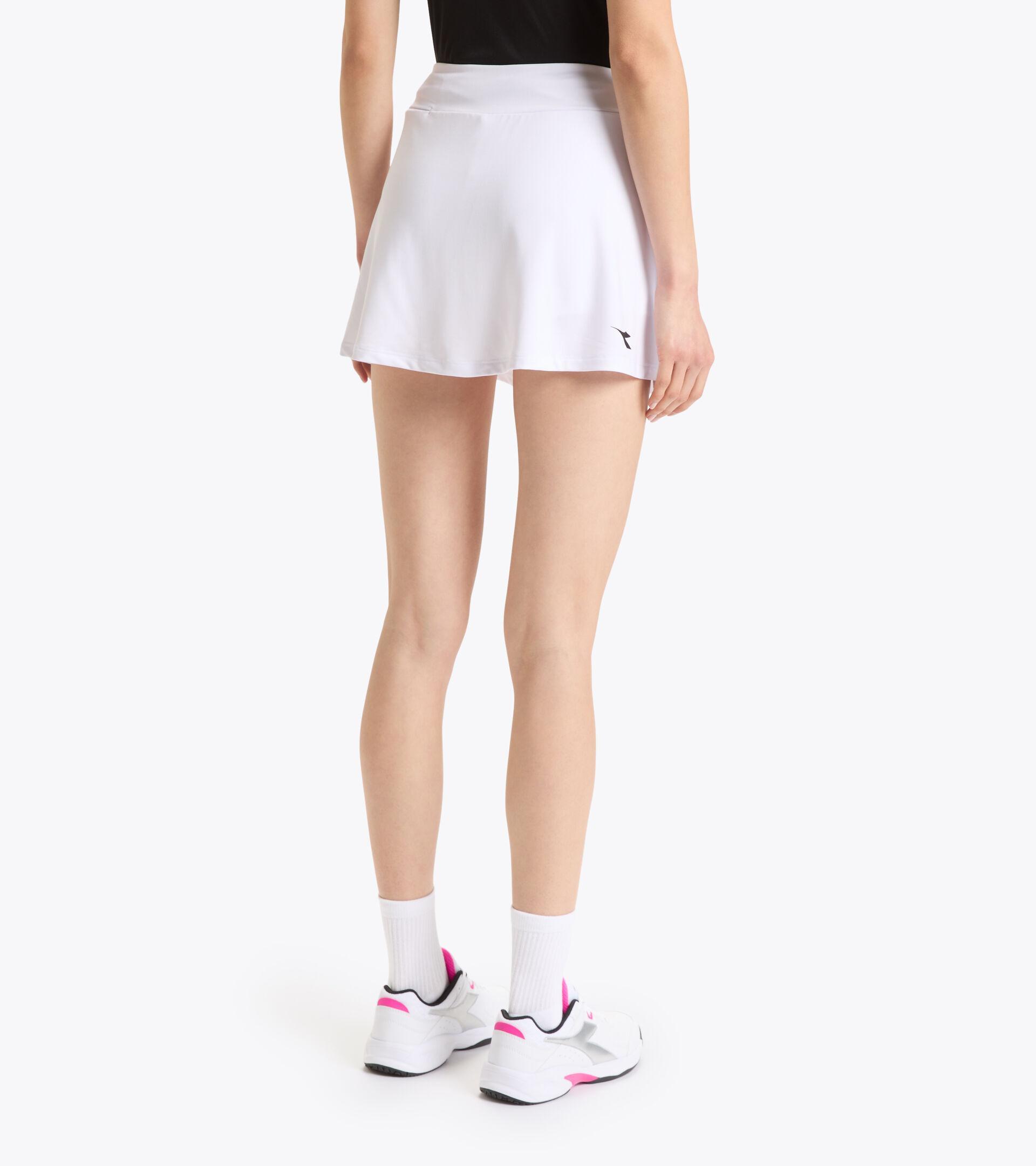 L. CORE SKIRT Product Image