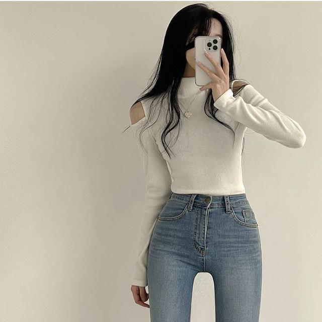 Long-Sleeve Cold-Shoulder Plain T-Shirt Product Image