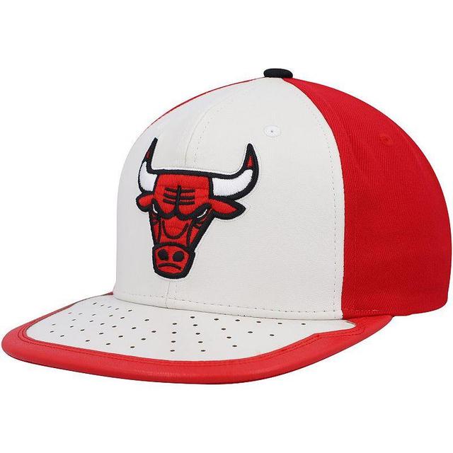 Mens Mitchell & Ness White Chicago Bulls Day One Snapback Hat - White Product Image