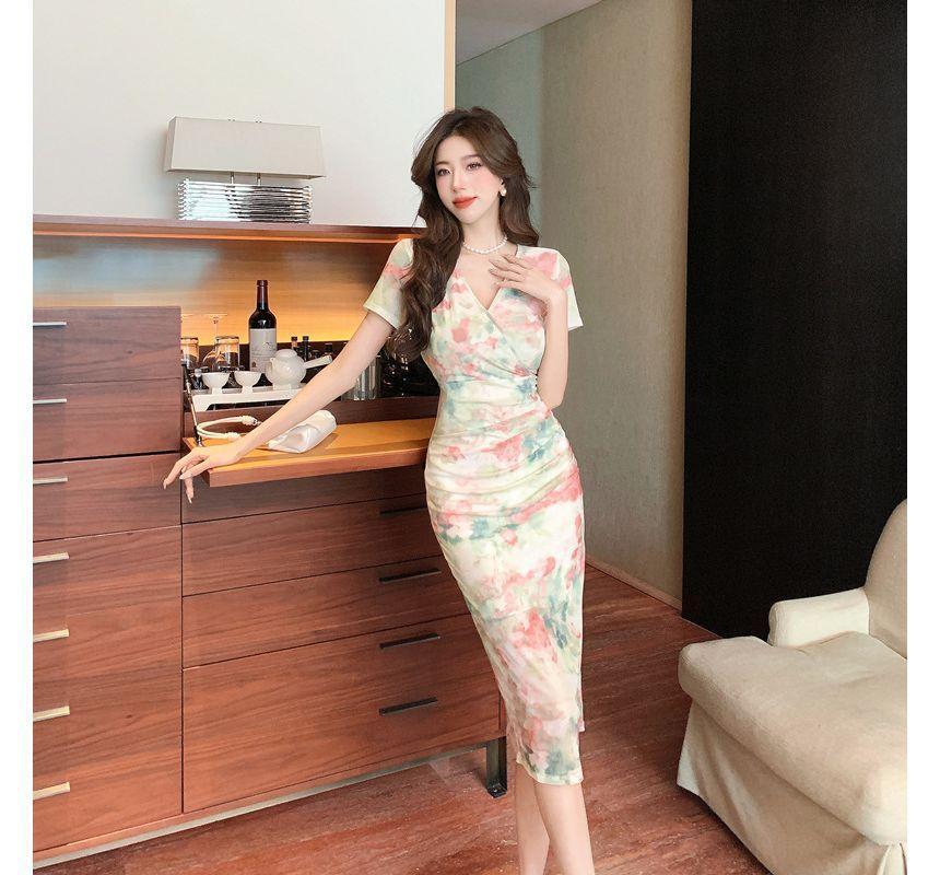 Short-Sleeve V-Neck Floral Print Midi Sheath Dress Product Image