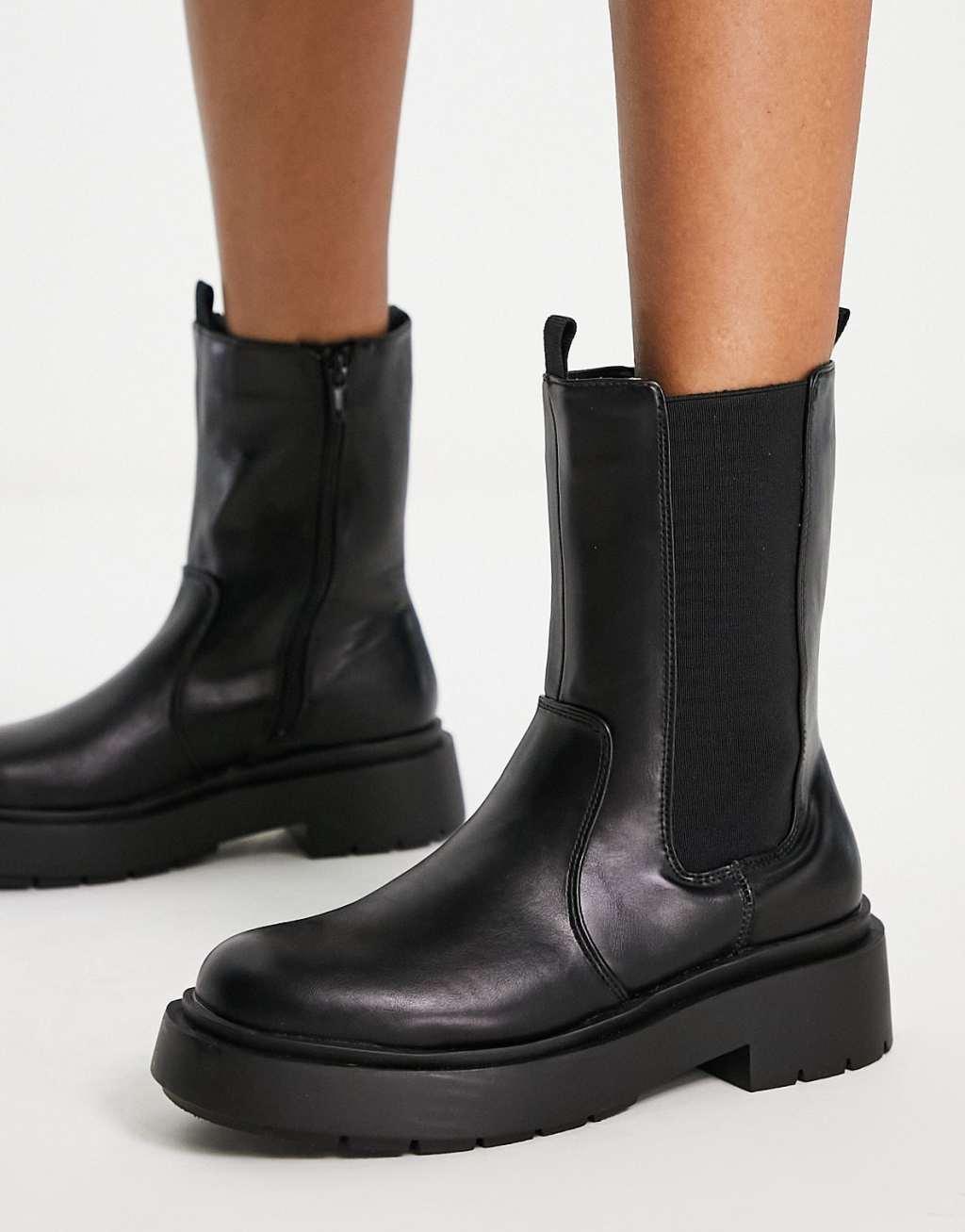 New Look flat chunky high ankle chelsea boot in black Product Image