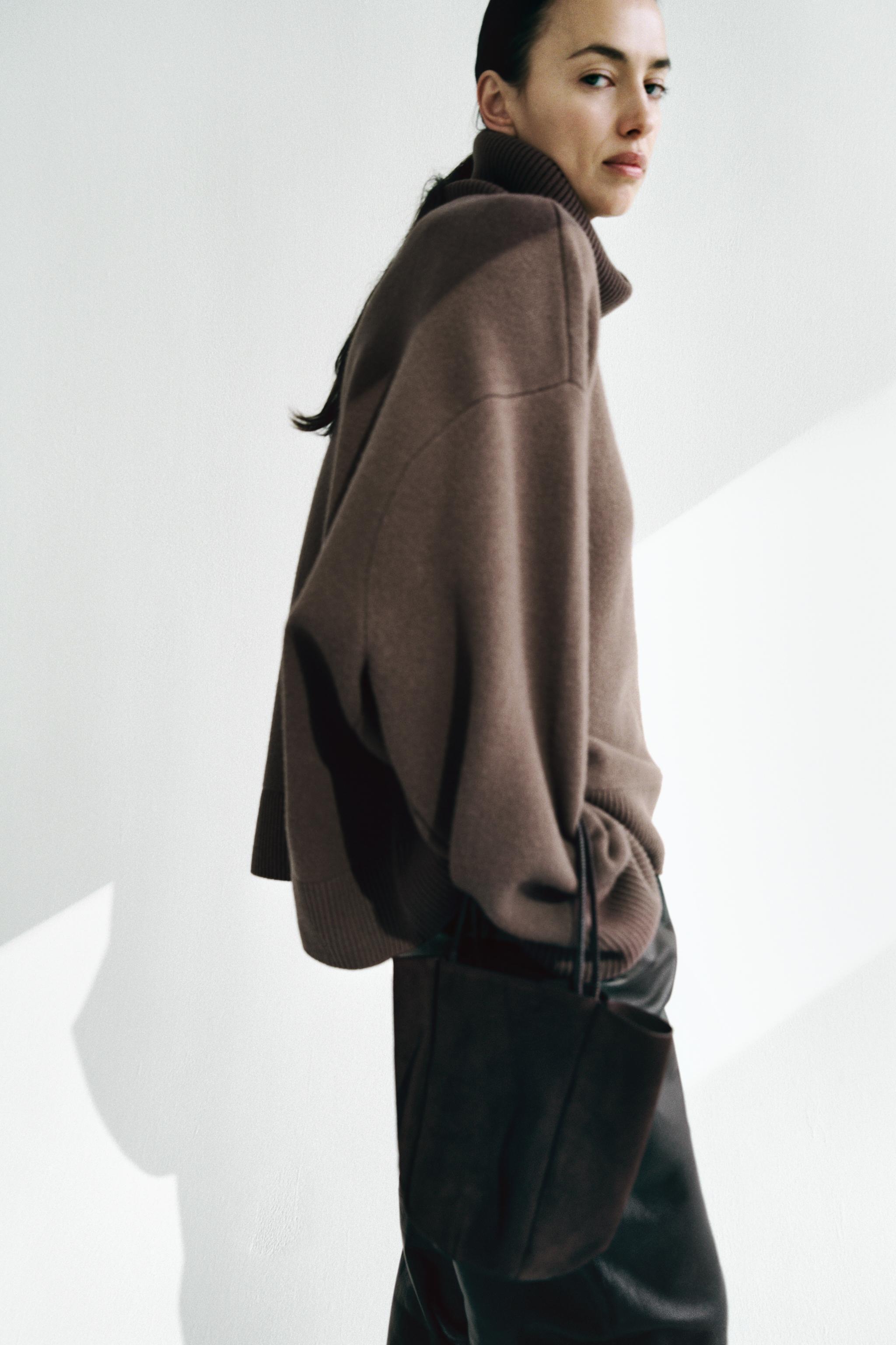 OVERSIZED WOOL SWEATER Product Image