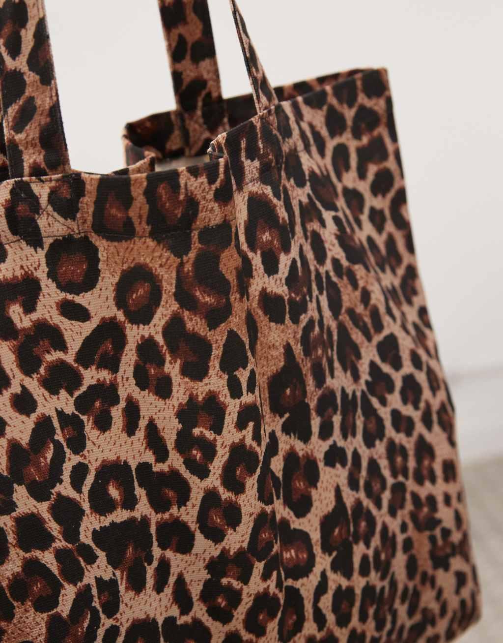 Monki tote bag in brown leopard print Product Image