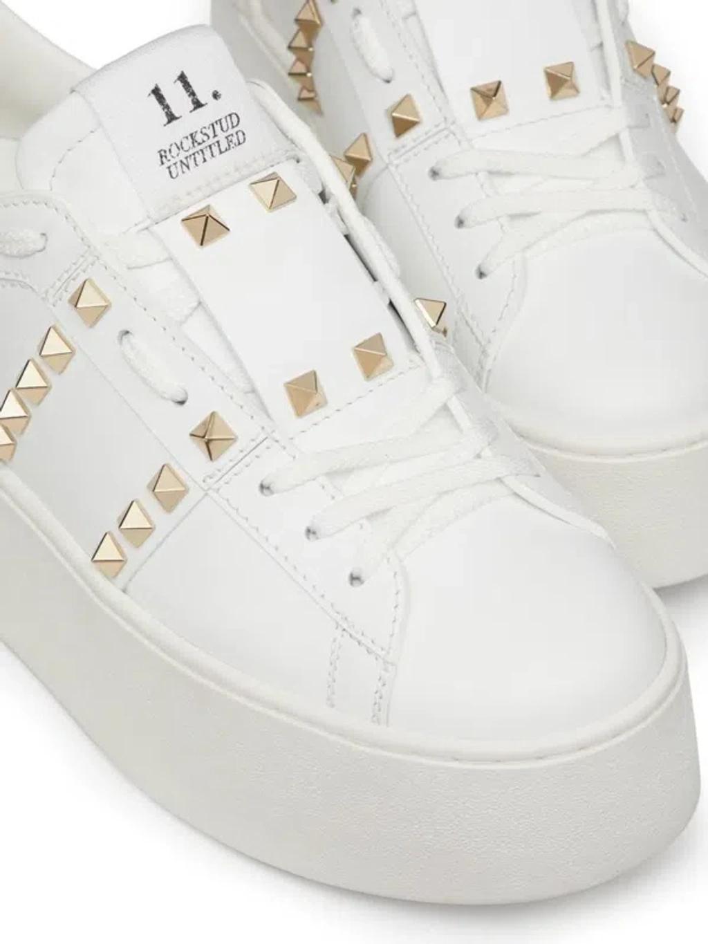 VALENTINO GARAVANI Sneakers Mit Nieten In White Product Image